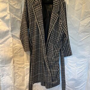 Chic Black and White Houndstooth Coat